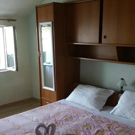 Bradley Apartmants Hr アパート